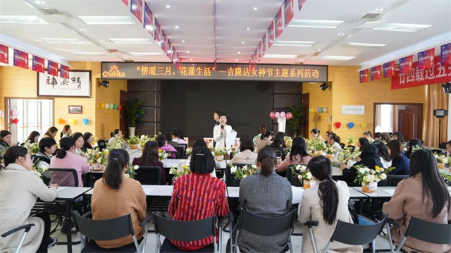 ���ӹ�����ҳ���˸�Ů�ڻ