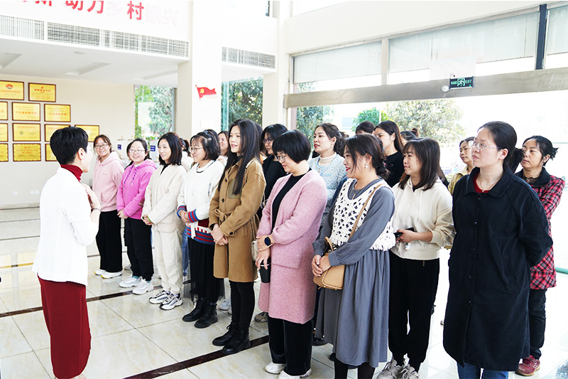 ���ӹ�����ҳ�ذ�Ů��Ա������