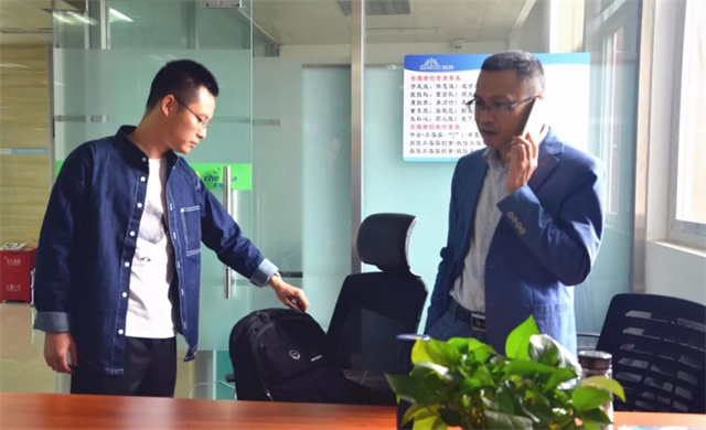 ���ӹ�����ҳ������Ա��һ��