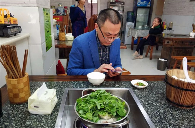 ���ӹ�����ҳ������Ա��һ��