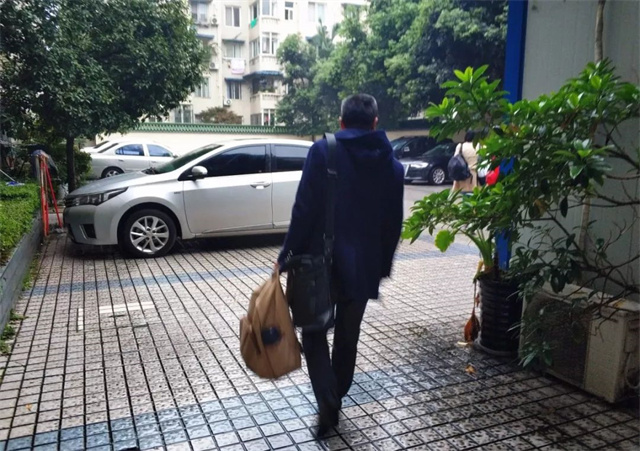 ���ӹ�����ҳ������Ա��һ��