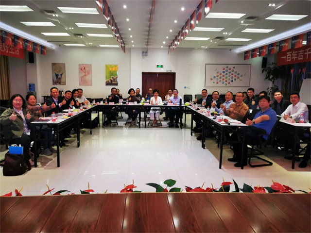 ͨ���ɷݴ������л�΢��Ԫ�س������ӹ�����ҳ�л�΢��Ԫ�ؽ���